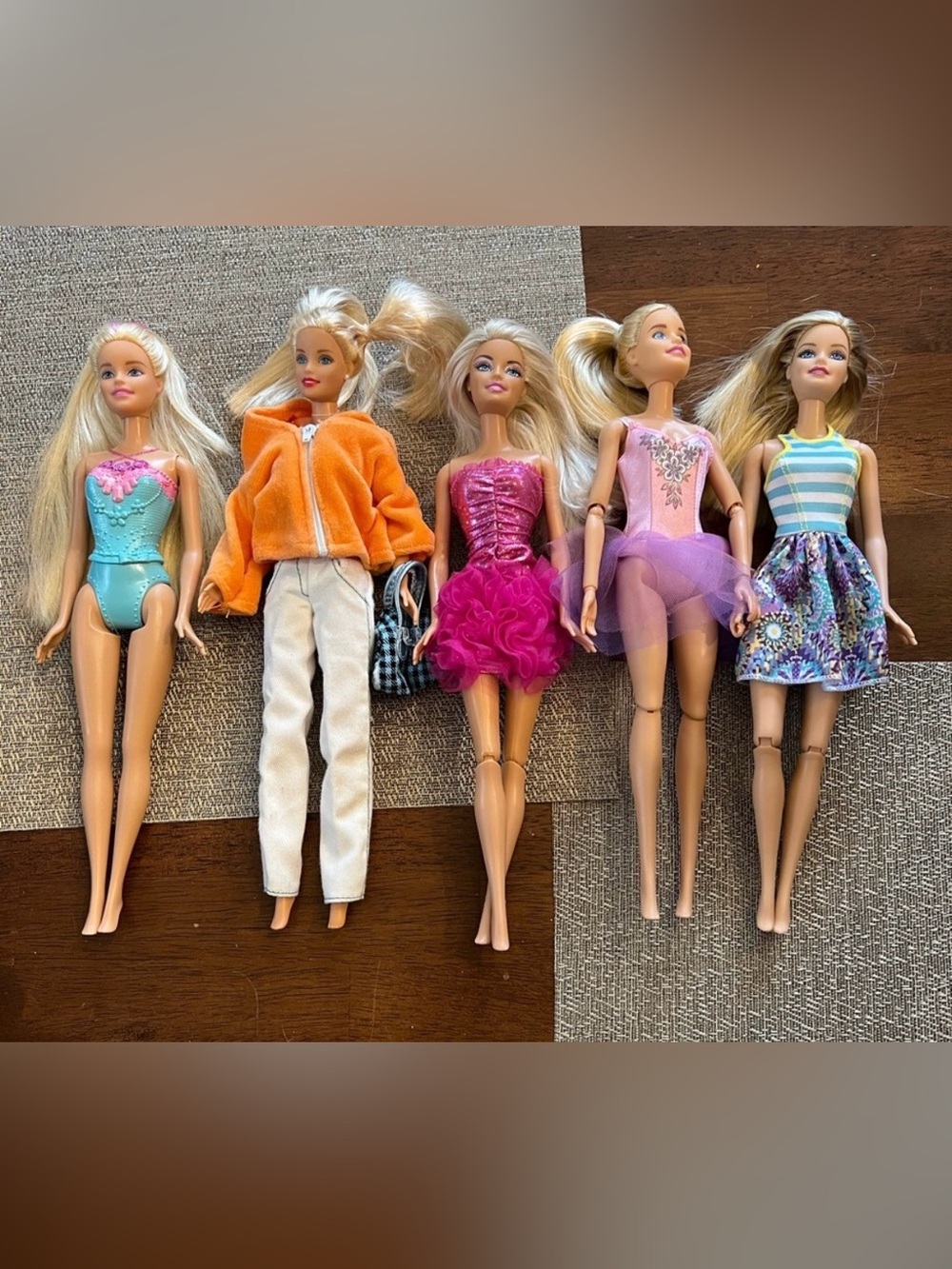 Barbie Set of Fashion Dolls with Colorful‎ Outfits